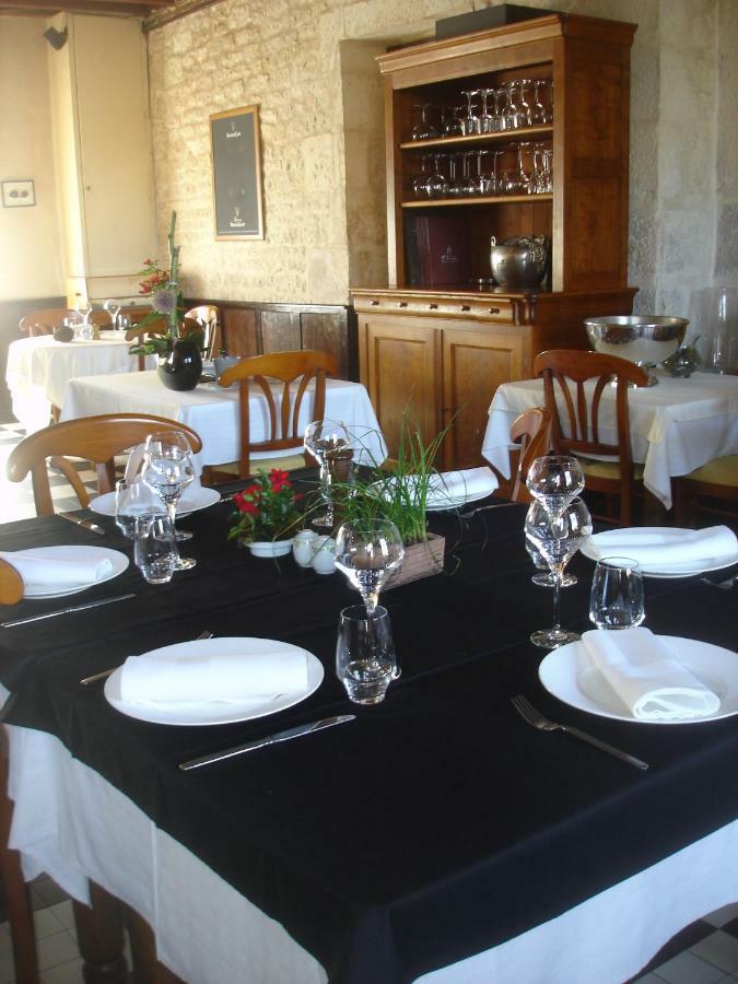Hotel Au Chabichou à Niort Extérieur photo